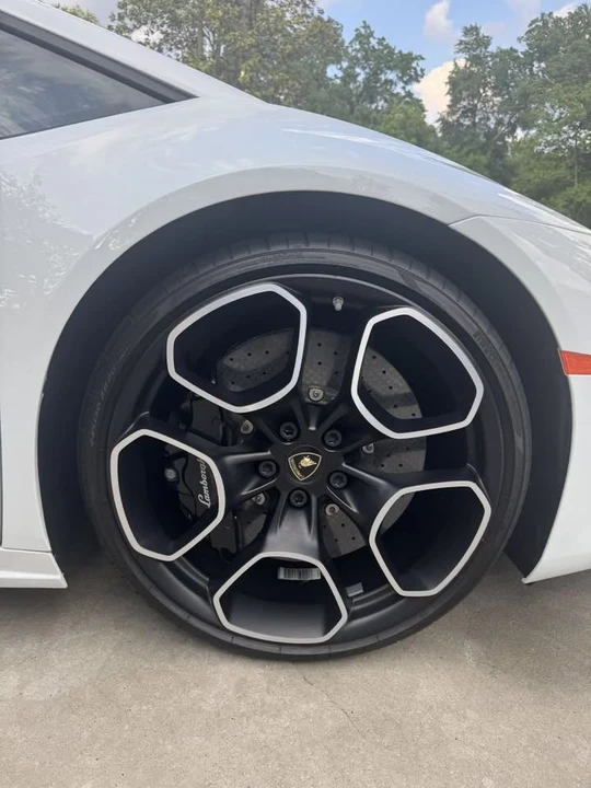 2017 Lamborghini Huracan - Image 8 of 20