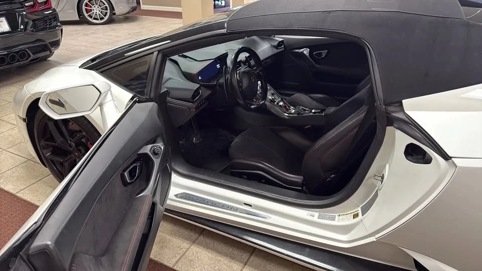 2017 Lamborghini Huracan - Image 12 of 20