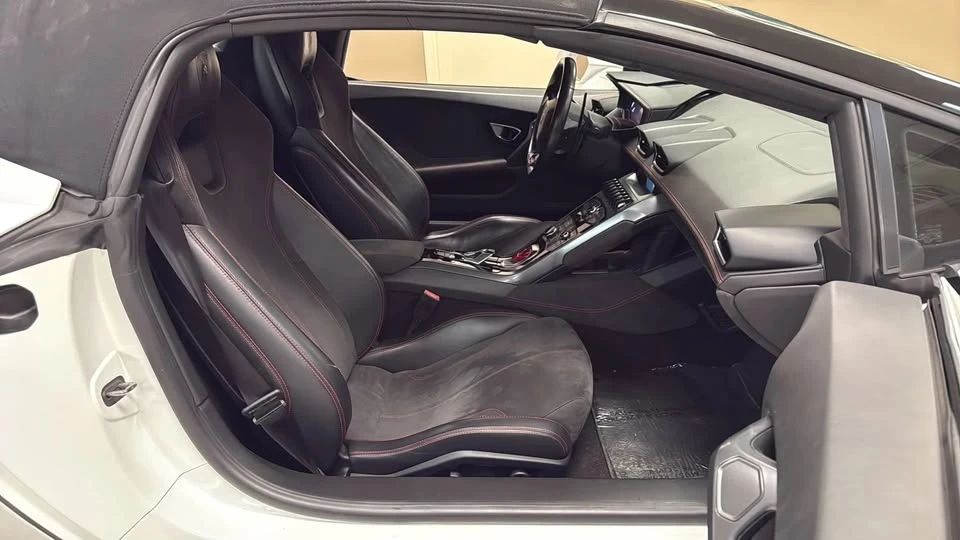 2017 Lamborghini Huracan - Image 19 of 20