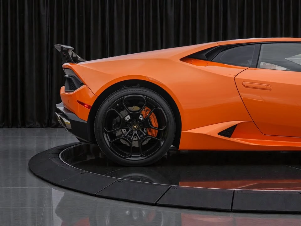 2017 Lamborghini Huracan - Image 8 of 17