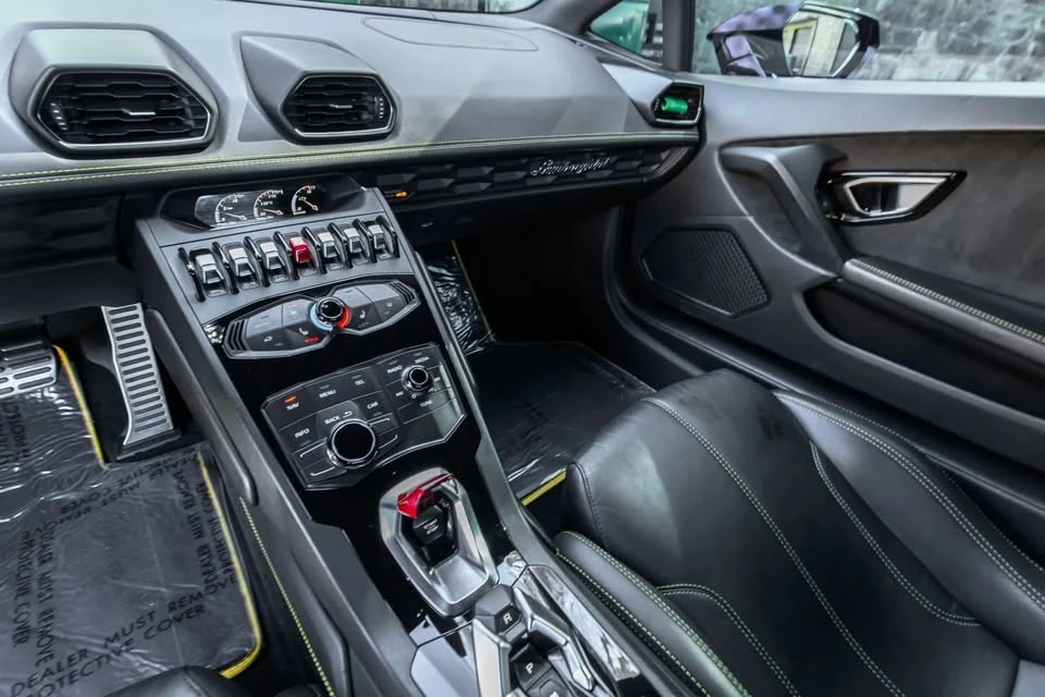 2017 Lamborghini Huracan - Image 13 of 14