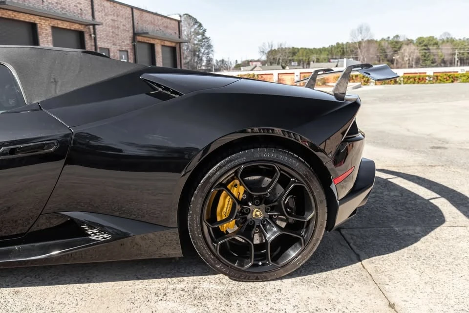 2017 Lamborghini Huracan - Image 8 of 14