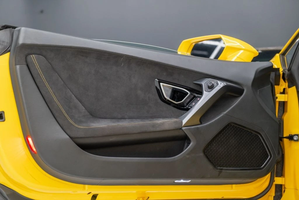 2017 Lamborghini Huracan - Image 14 of 21