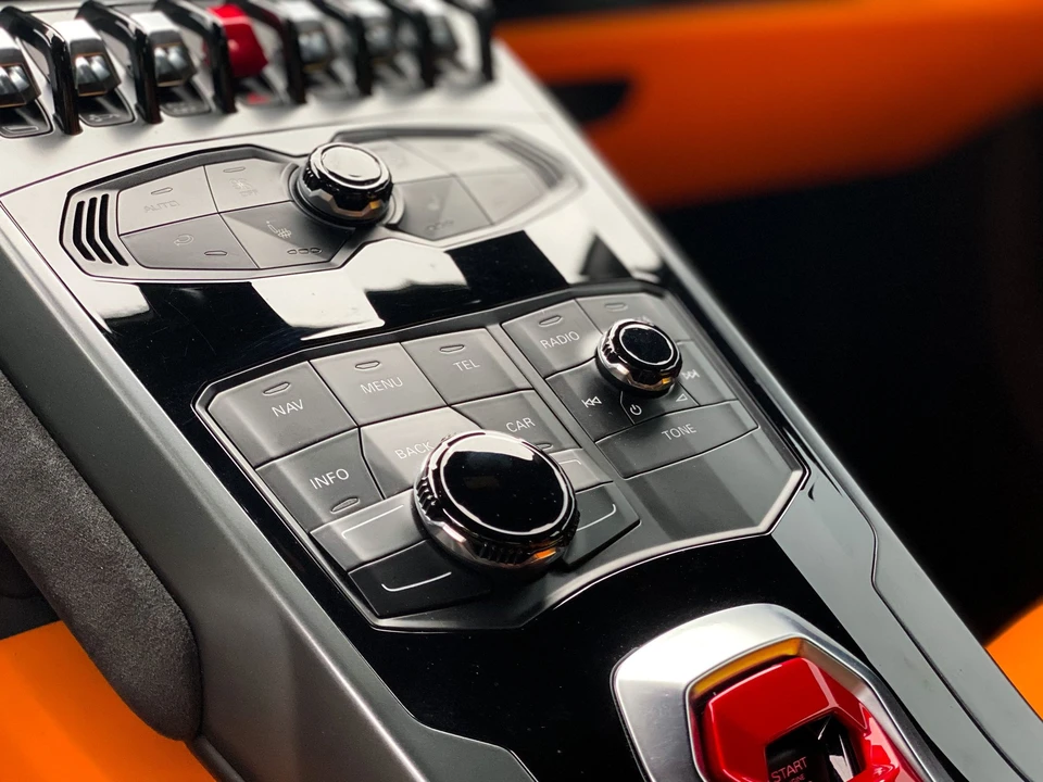 Lamborghini Huracan LP580-2 - Image 11 of 14