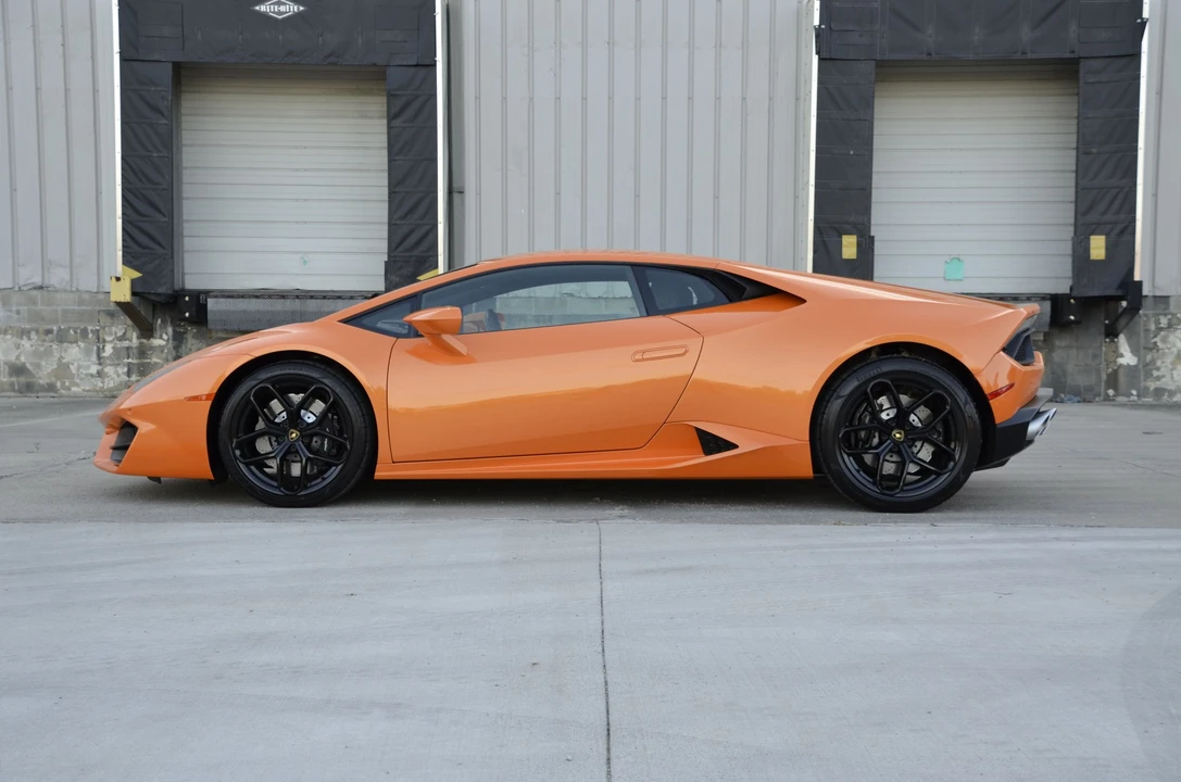 2017 Lamborghini Huracan LP580-2 - Image 2 of 31