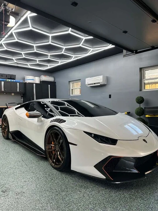 2017 Lamborghini Huracan LP580-2 - Image 2 of 24