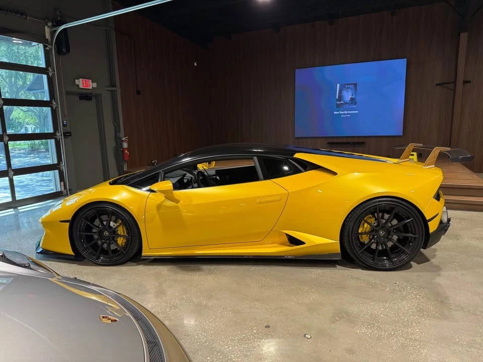 2017 Lamborghini Huracan LP580-2 - Image 2 of 13