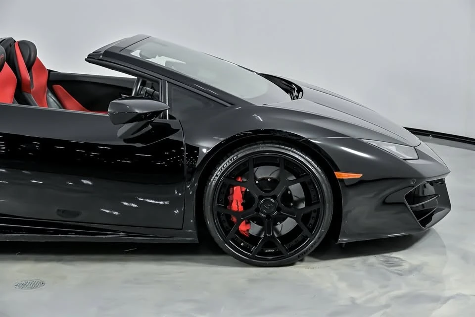 2017 Lamborghini - Image 15 of 20