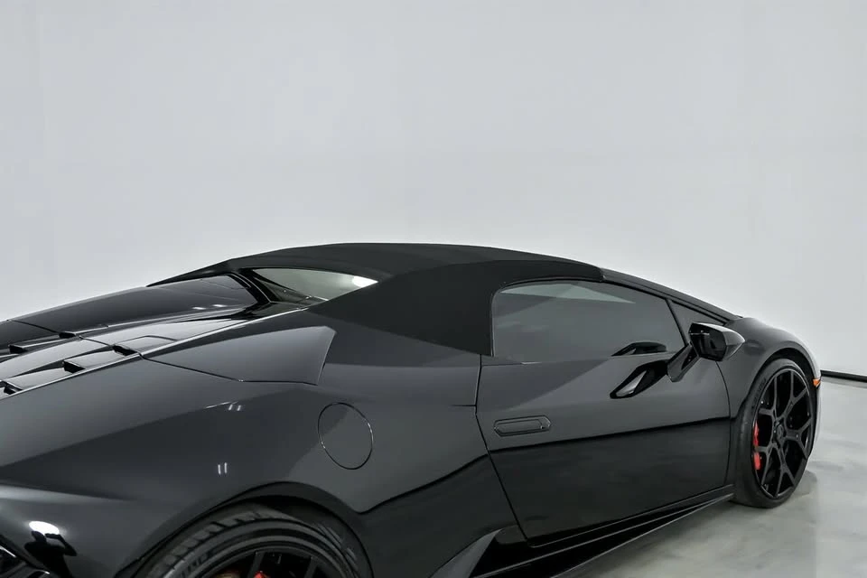 2017 Lamborghini - Image 16 of 20