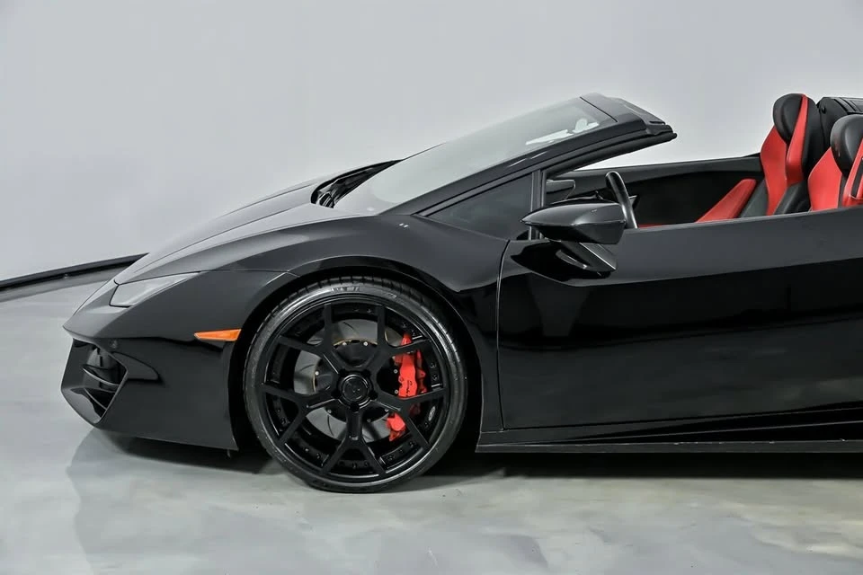 2017 Lamborghini - Image 7 of 20