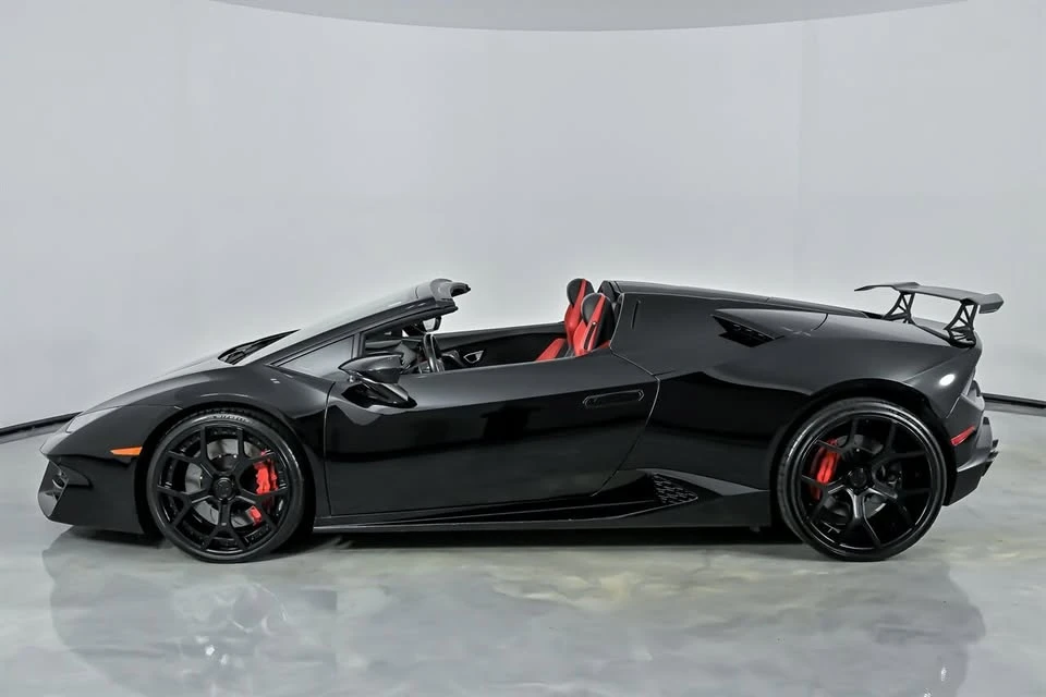 2017 Lamborghini - Image 8 of 20