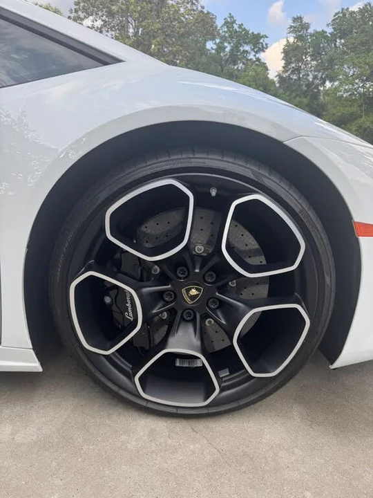 2017 Lamborghini Huracan LP580-2 - Image 8 of 31