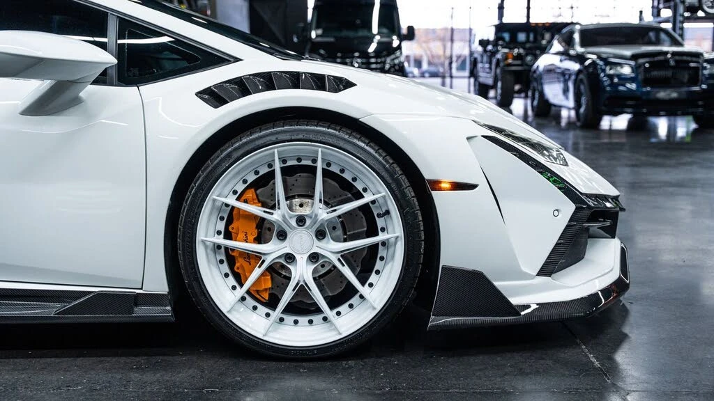 2017 Lamborghini Huracan LP580-2 - Image 2 of 31