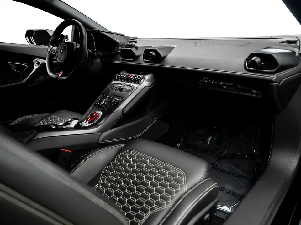 2017 Lamborghini Huracan LP580-2 - Image 2 of 31