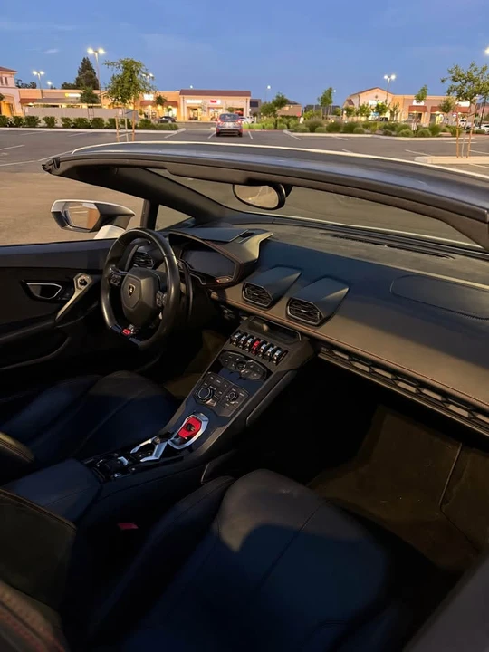 2017 Lamborghini Huracan LP610-4 - Image 4 of 9