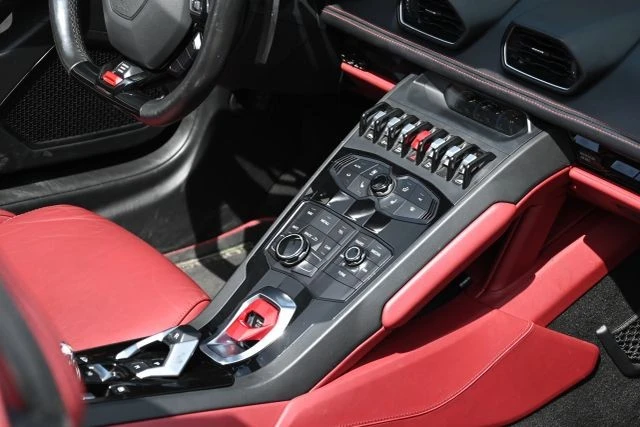 2017 Lamborghini - Image 18 of 26