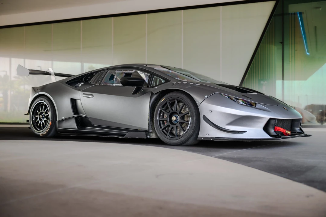 2017 Lamborghini Huracan - Image 7 of 31