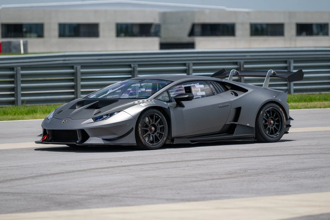 2017 Lamborghini Huracan - Image 17 of 31