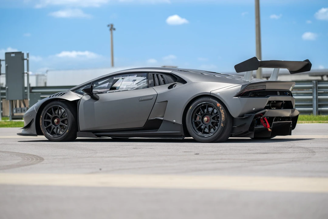 2017 Lamborghini Huracan - Image 23 of 31