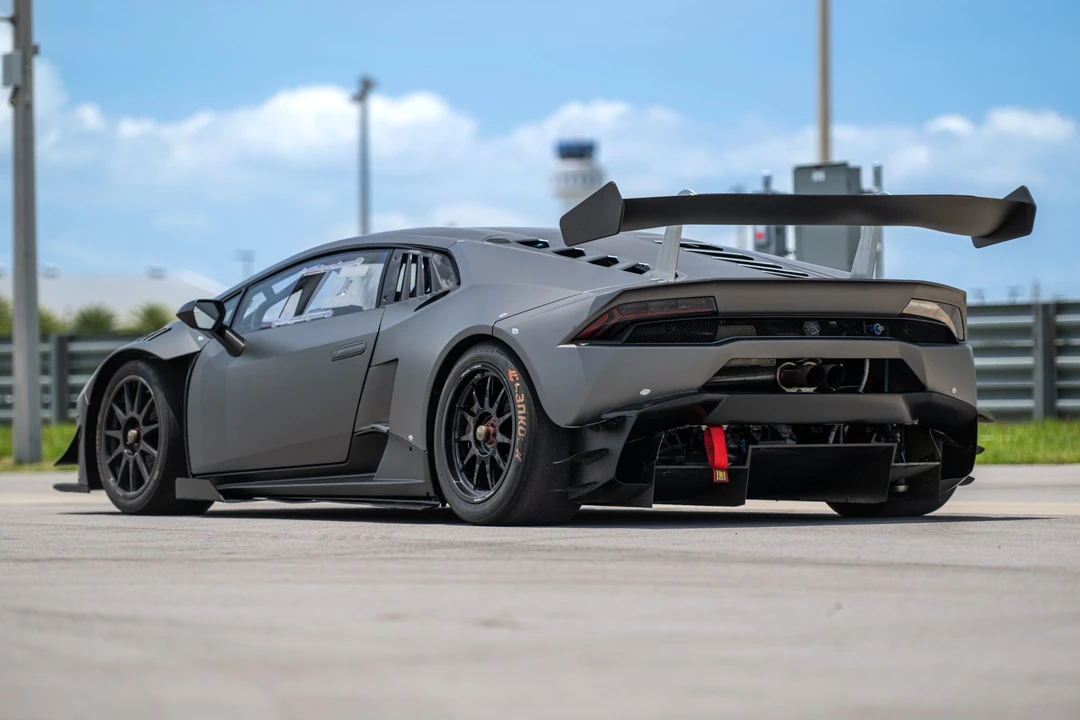 2017 Lamborghini Huracan - Image 24 of 31