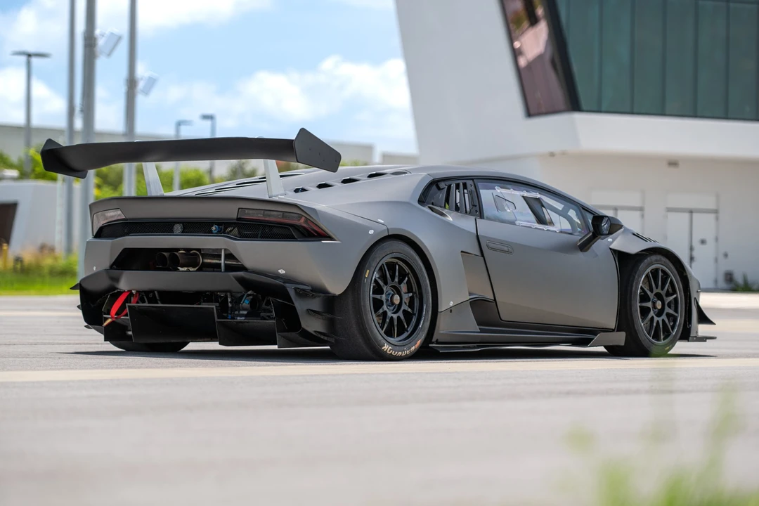 2017 Lamborghini Huracan - Image 29 of 31