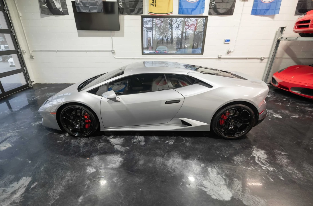 2017 Lamborghini Huracan LP580-2 - Image 5 of 31