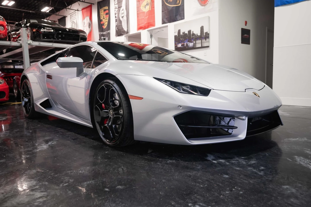 2017 Lamborghini Huracan LP580-2 - Image 11 of 31