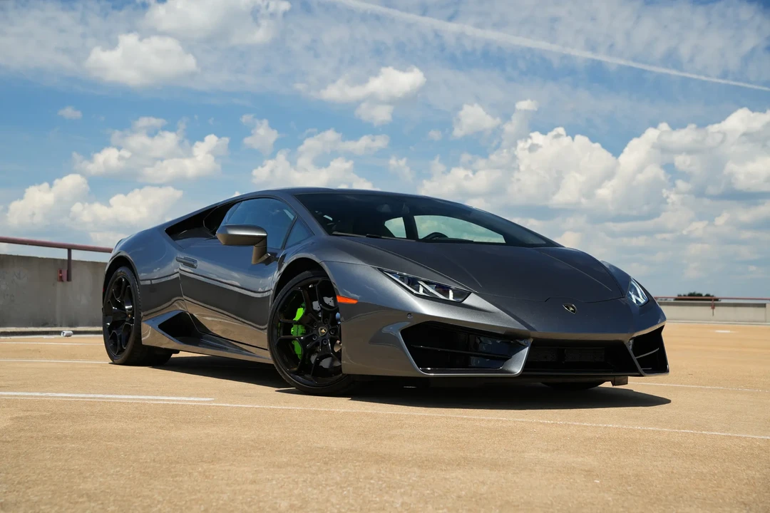 2017 Lamborghini Huracan LP580-2 - Image 2 of 31