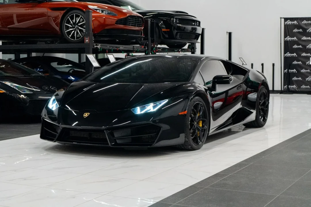 2017 Lamborghini Huracan LP580-2 - Image 2 of 12