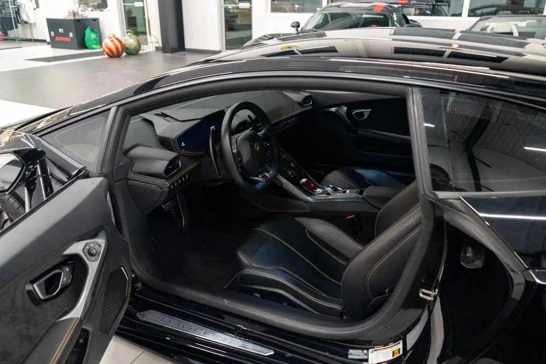2017 Lamborghini Huracan LP580-2 - Image 3 of 12