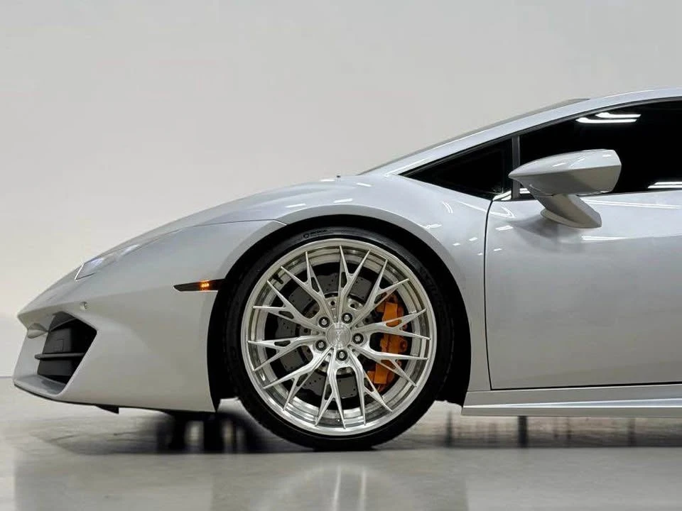 2017 Lamborghini Huracan - Image 5 of 12