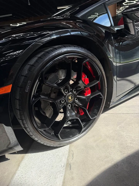 2017 Lamborghini Huracan LP580-2 - Image 2 of 8
