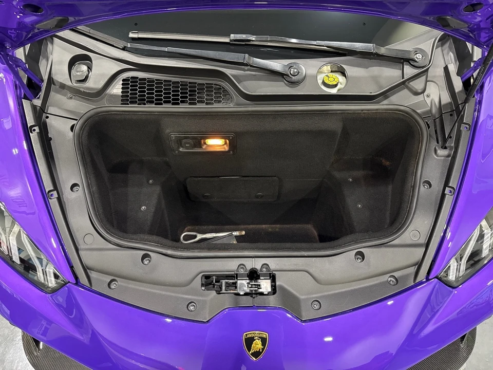 2017 Lamborghini - Image 23 of 31