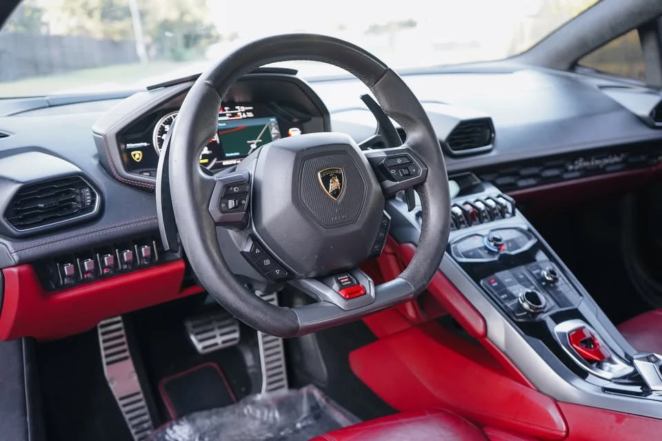 2017 Lamborghini Huracan - Image 13 of 17