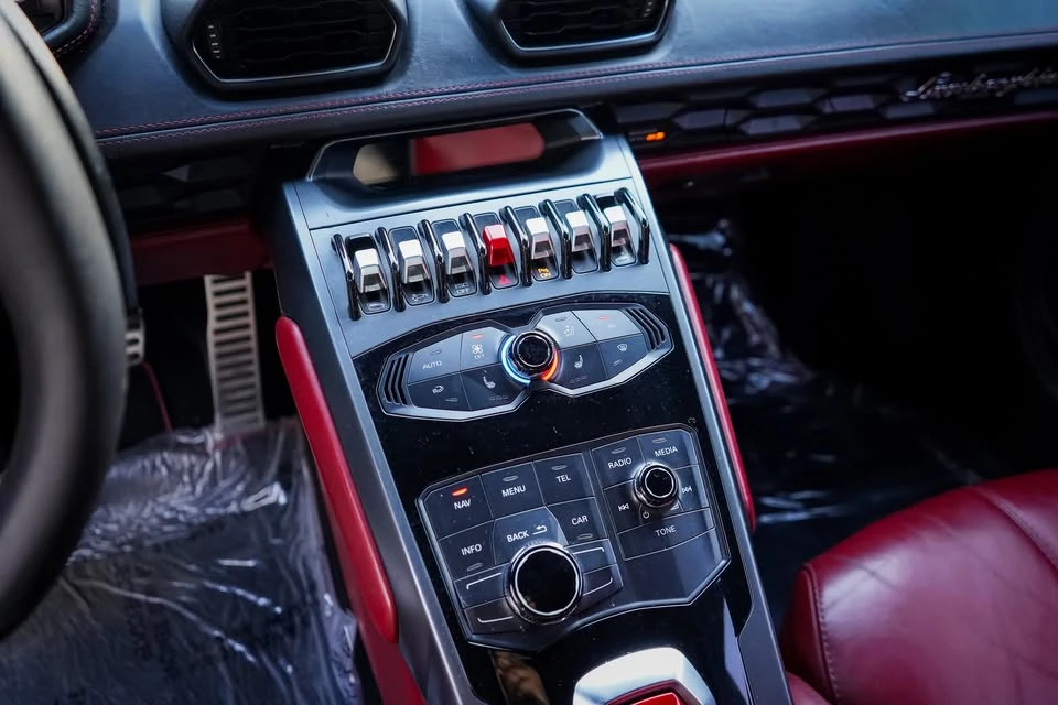2017 Lamborghini Huracan - Image 15 of 17