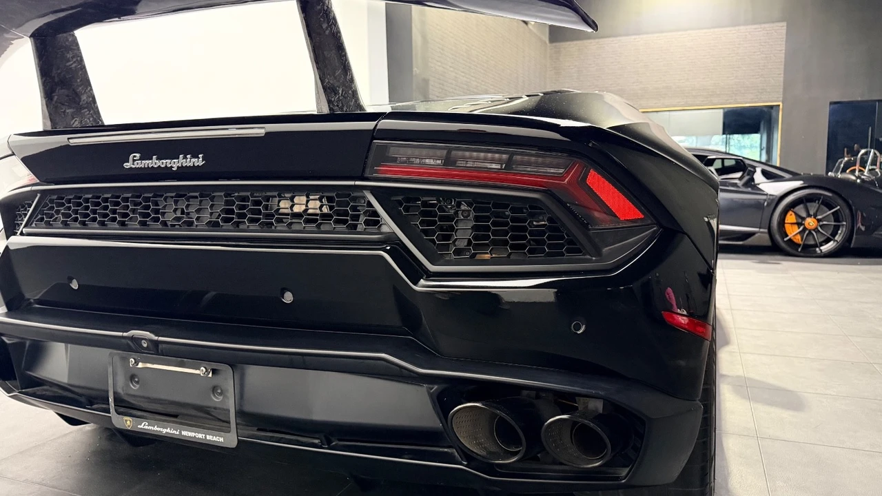2017 Lamborghini Huracan - Image 26 of 31