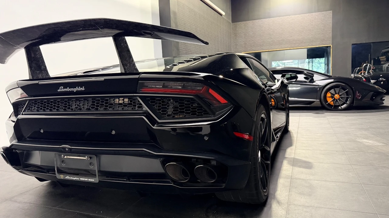 2017 Lamborghini Huracan - Image 24 of 31