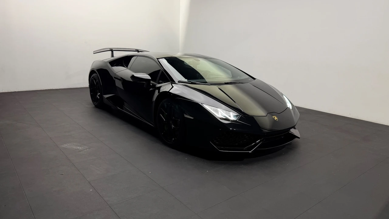 2017 Lamborghini Huracan - Image 17 of 31
