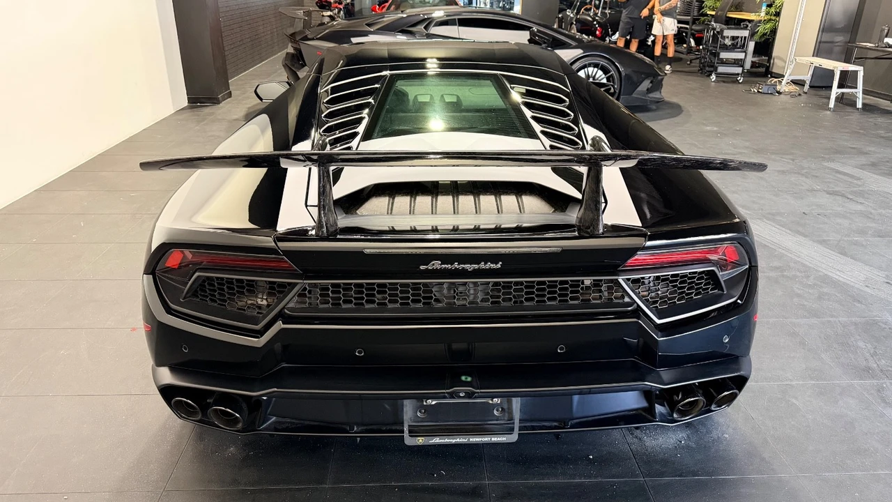 2017 Lamborghini Huracan - Image 5 of 31
