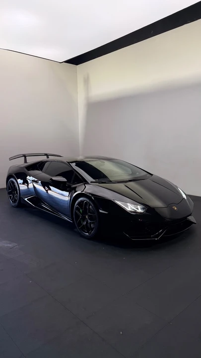 2017 Lamborghini Huracan - Image 12 of 31