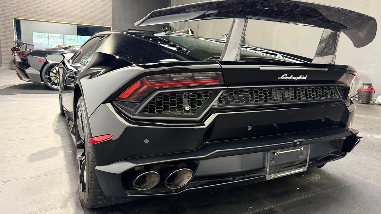 2017 Lamborghini Huracan - Image 22 of 31