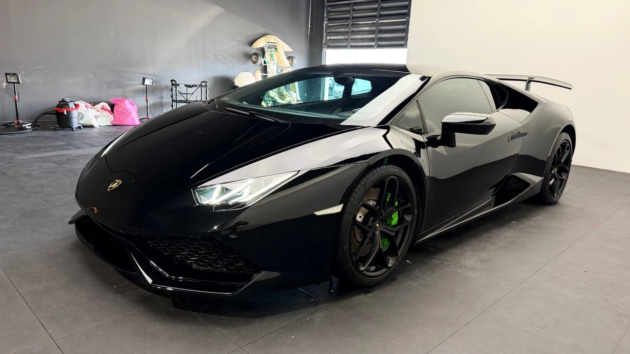 2017 Lamborghini Huracan - Image 10 of 31