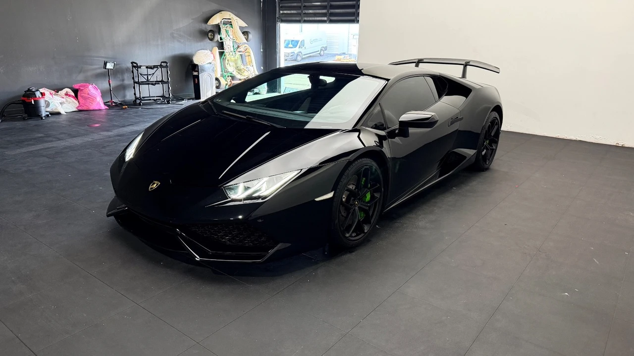 2017 Lamborghini Huracan - Image 2 of 31