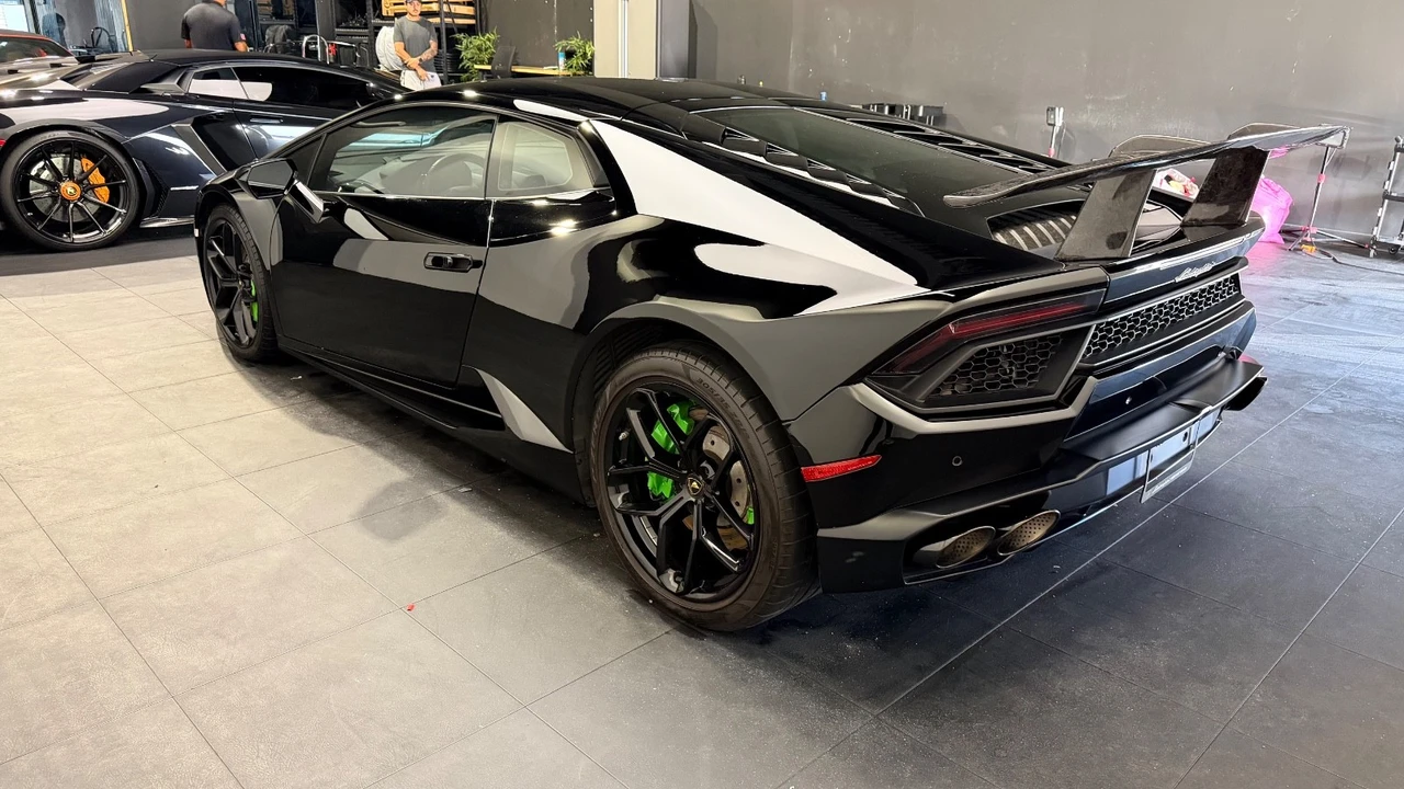 2017 Lamborghini Huracan - Image 4 of 31