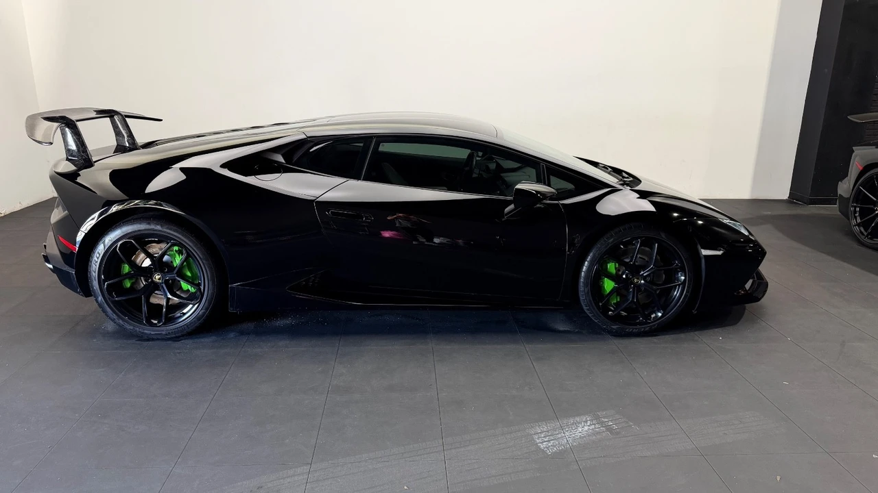 2017 Lamborghini Huracan - Image 7 of 31