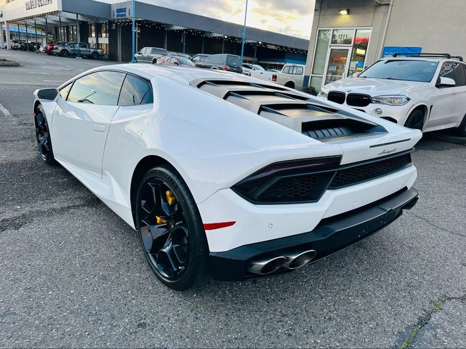 2017 Lamborghini Huracan - Image 7 of 17
