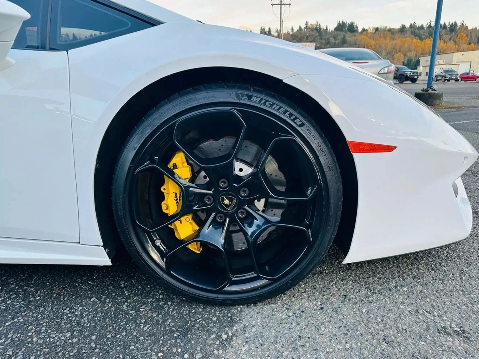 2017 Lamborghini Huracan - Image 5 of 17