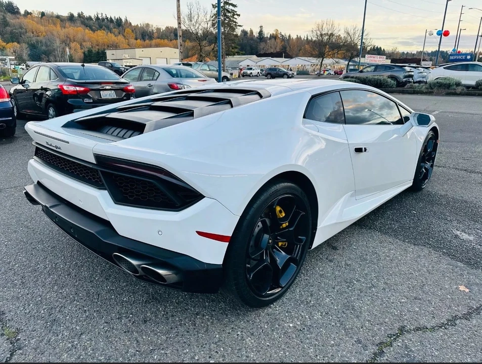 2017 Lamborghini Huracan - Image 7 of 19