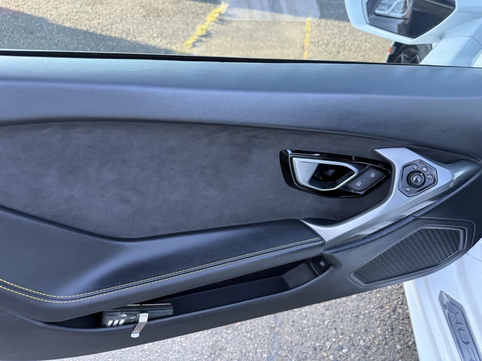 2017 Lamborghini Huracan - Image 12 of 17