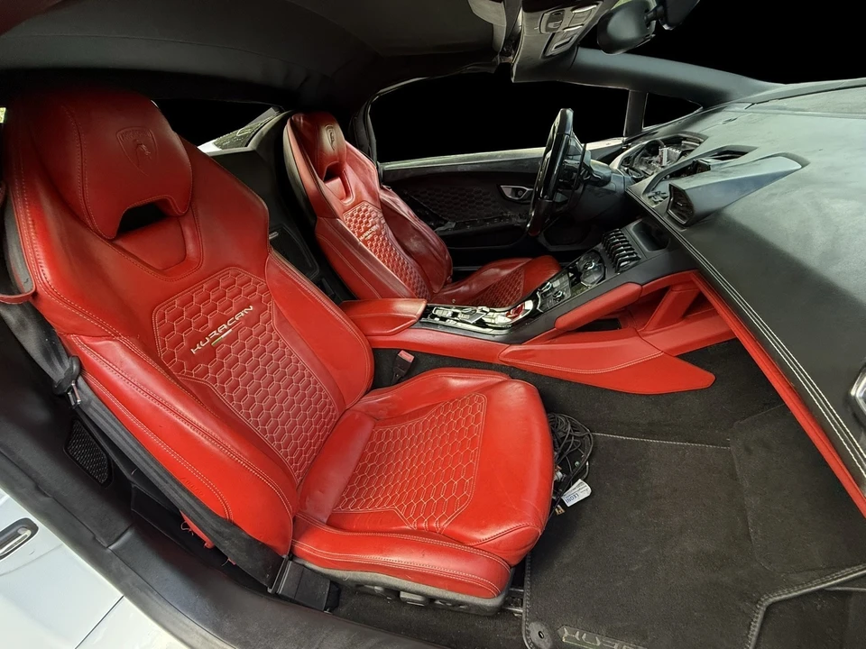 2017 Lamborghini Huracan - Image 10 of 17